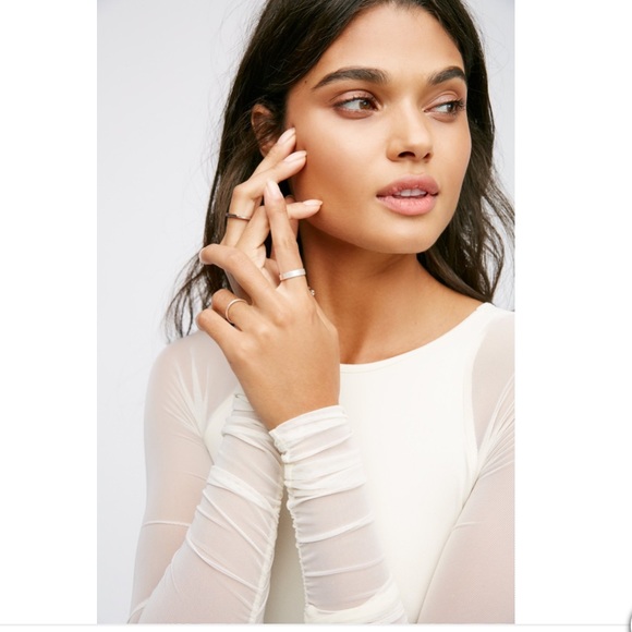 HP😊Free people seamless scrunched sleeve top. - Picture 11 of 16